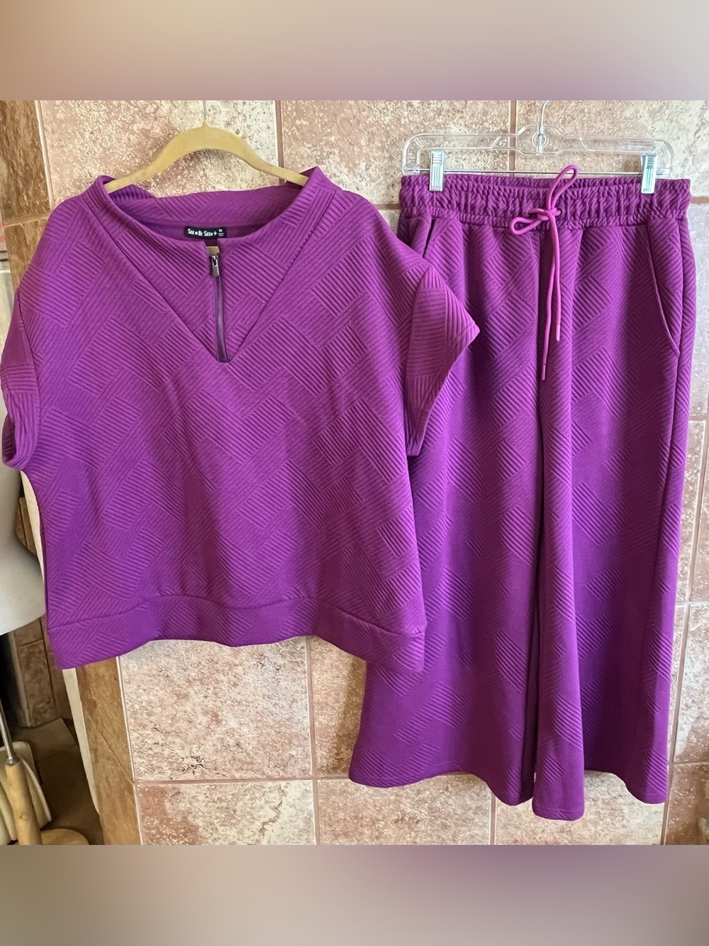 See And Be Seen Textured Magenta Wide-Leg Knit Pants & Top Set (top-1X, pants-L)